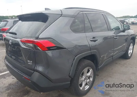 2022 Toyota Rav4 Xle z USA, uszkodzony, nr VIN 2T3P1RFV3NW278641